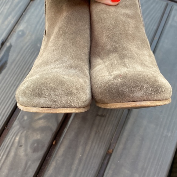 Crown Vintage suede ankle booties - Picture 5 of 13